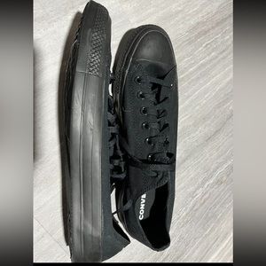 Converse size 15 men’s low too. Black. Worn once